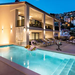 Apartment Villa Nina I - Apartments With Pool Near The Sea, Rabac
